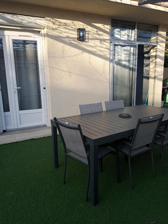 Villa J Et V Bedarrides Екстер'єр фото